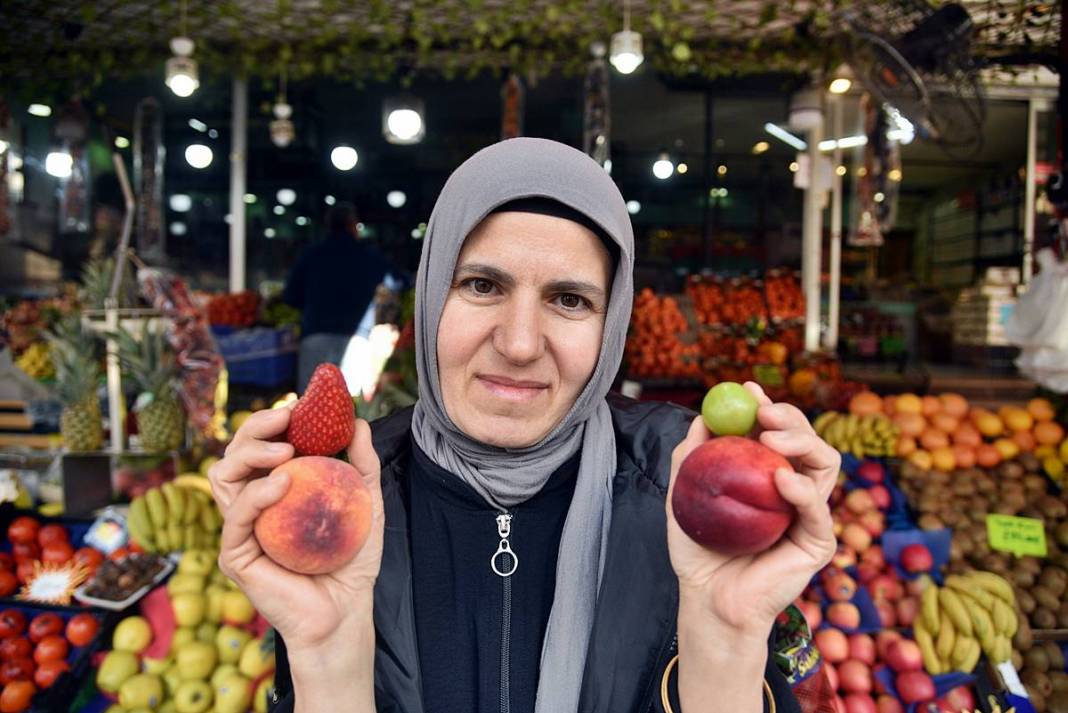 O kentte canı yaz meyvesi çekenlere özel getirtiyor! Yüksek fiyatı dolayısıyla taneyle satıyor 10